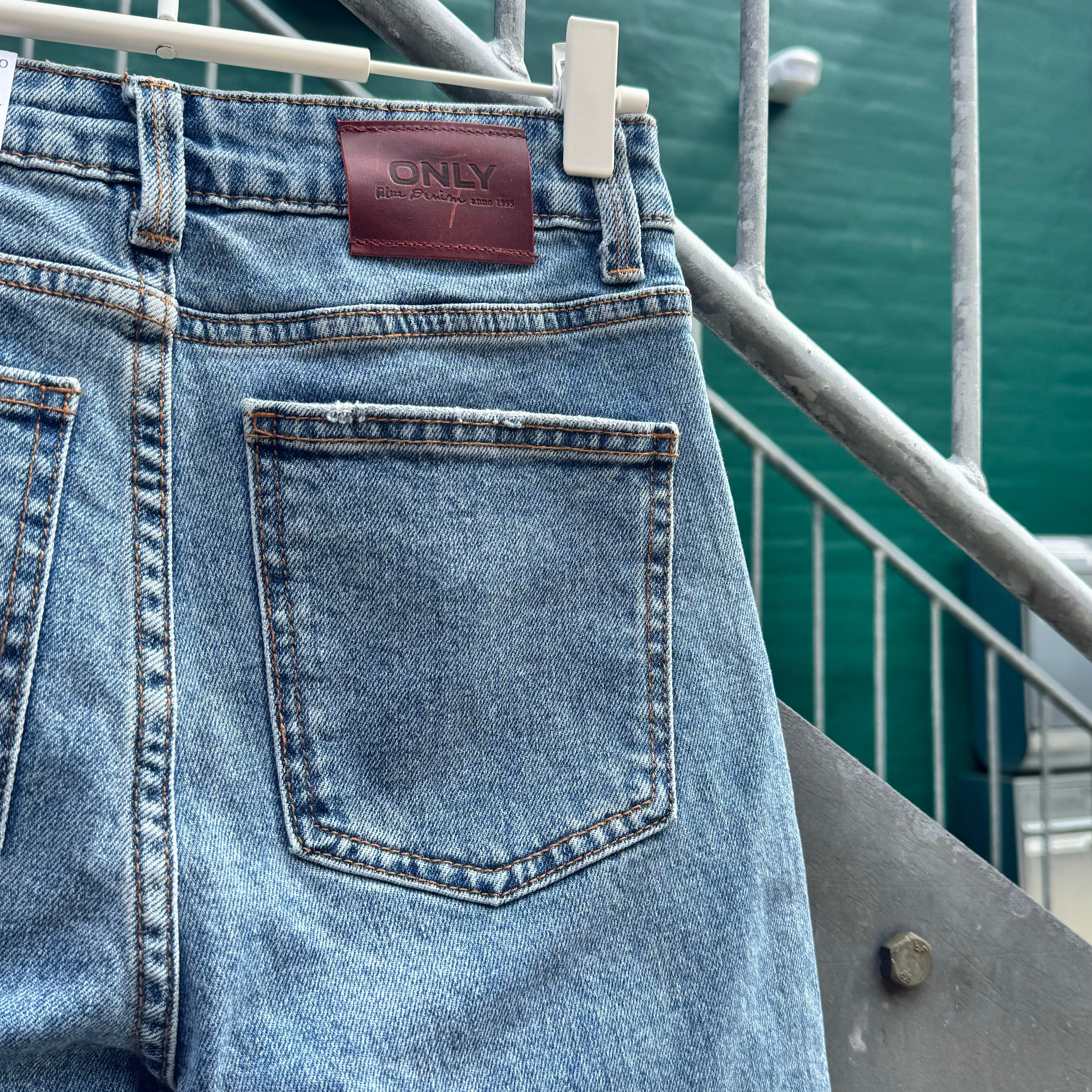 ONLY - SHORTS - EMILY HW 15171550 - LIGHT BLUE DENIM