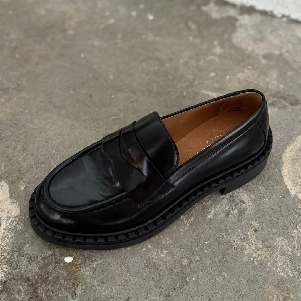 PAVEMENT - LOAFERS - NAYELI 21451-1 - BLACK POLIDO