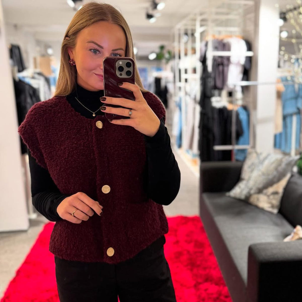 MARTA DU CHATEAU - VEST - AURA 5172 - WINE