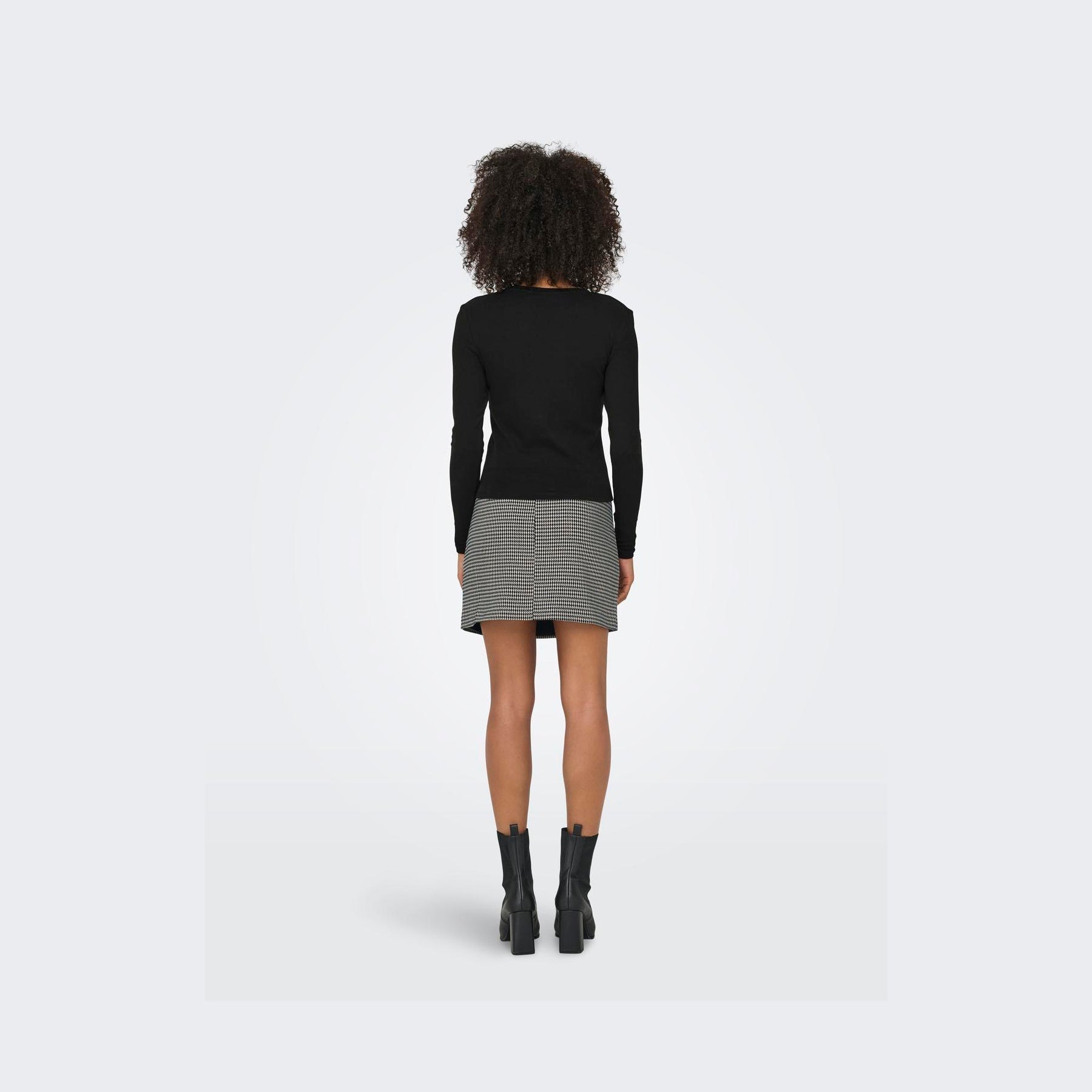 ONLY - T-SHIRT - RILEY 15323159 - SORT