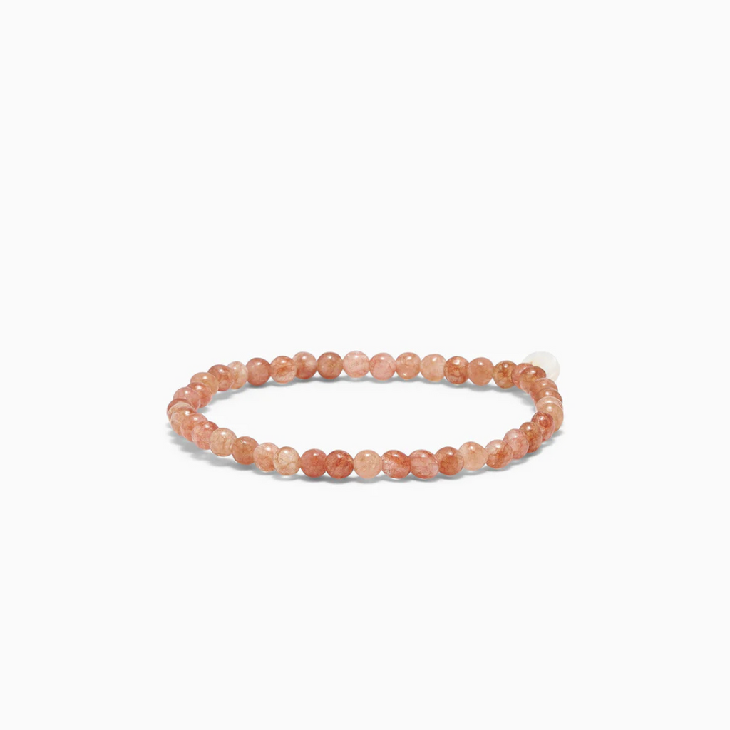 SOÏ - KRYSTAL ARMBÅND - SUNSTONE 4 MM.
