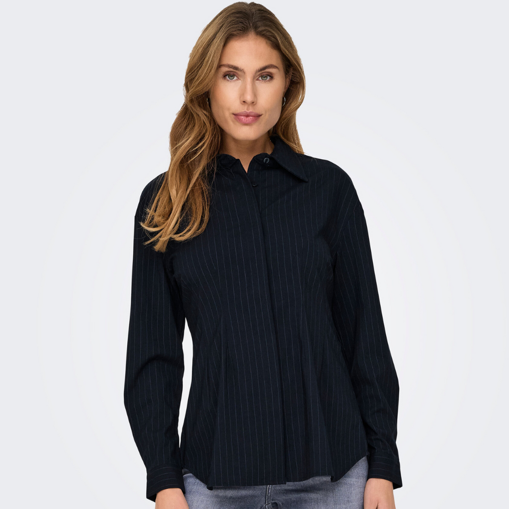 ONLY - SKJORTE - EDA FITTED 15344223 - BLACK W. WHITE PINSTRIPE