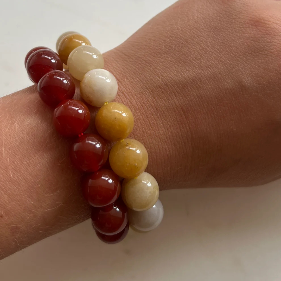 SOÏ - KRYSTAL ARMBÅND - CHUNKY RØD JADE 12 MM.
