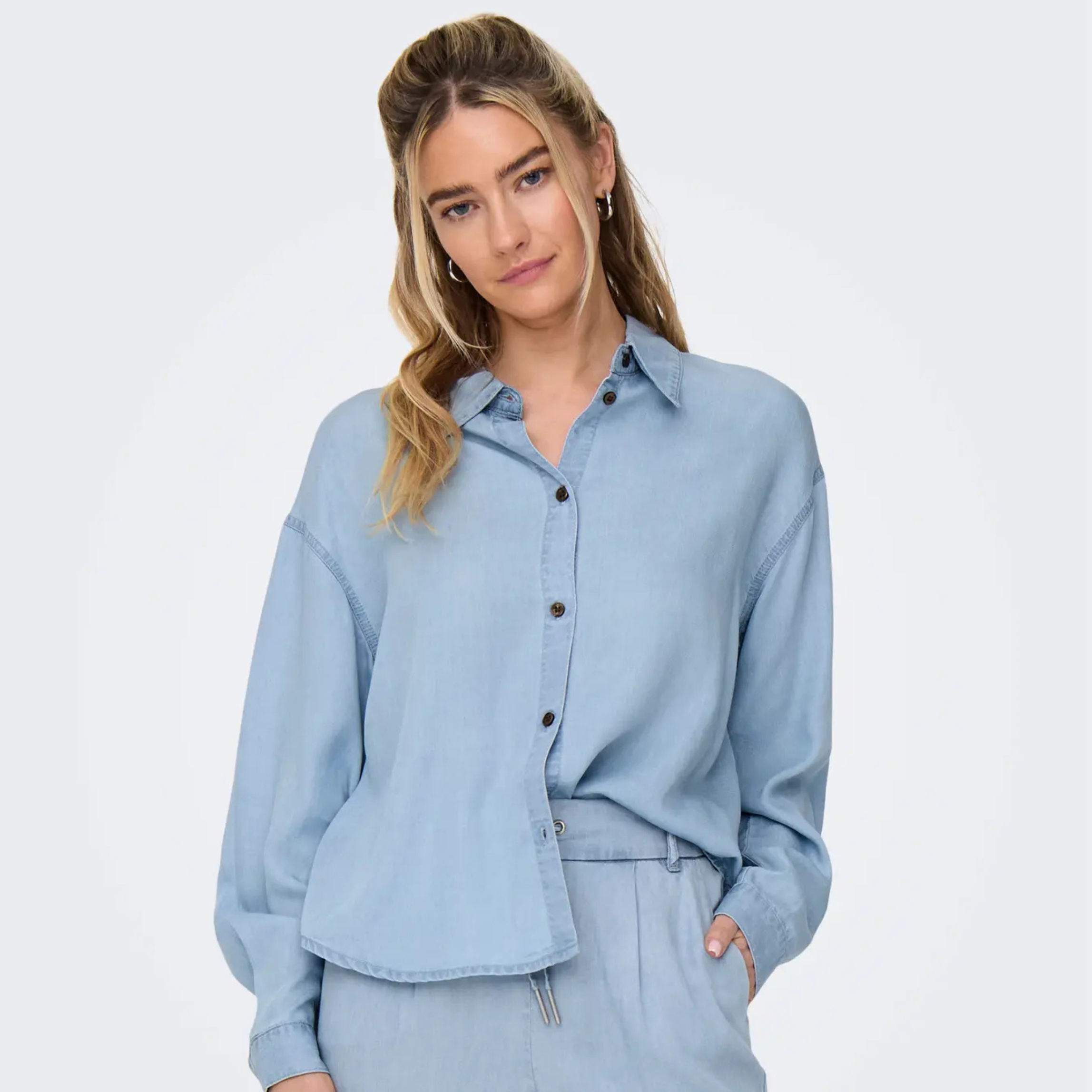 ONLY - SKJORTE - CHARIS 15337928 - LIGHT BLUE DENIM