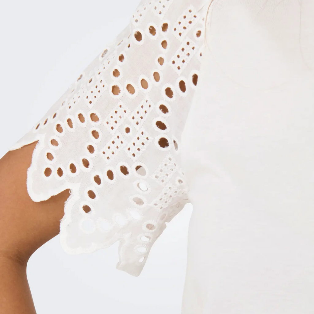 ONLY - T-SHIRT - EBBA 15324887 - CLOUD DANCER/RILLY FLOWERY