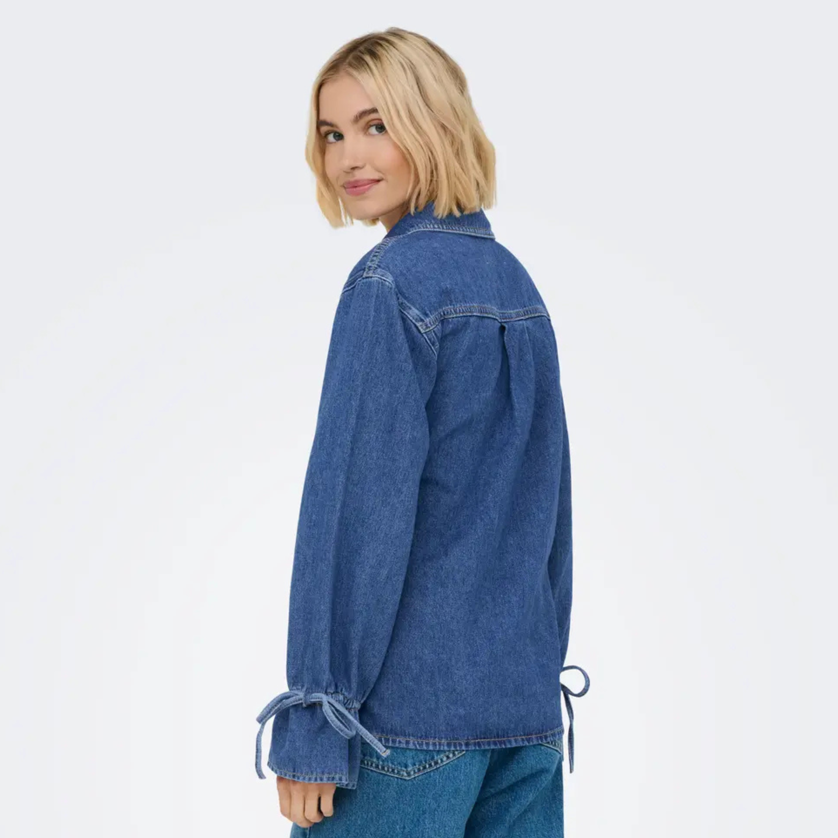 ONLY - SKJORTE - SMILLA ASYM TIE 15360423 - MEDIUM BLUE DENIM
